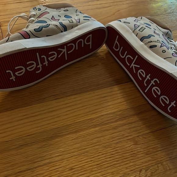 Bucket feet new with tag size 9 designed by Penfold - Picture 8 of 8